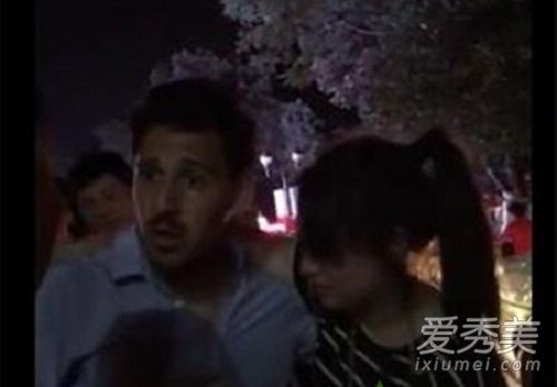 成都兰桂坊不雅视频直播观看 老外与女子全裸河边野战始末回顾(组图)