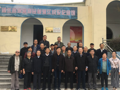 望江县供销社组织离退休老同志重阳节活动。网络图