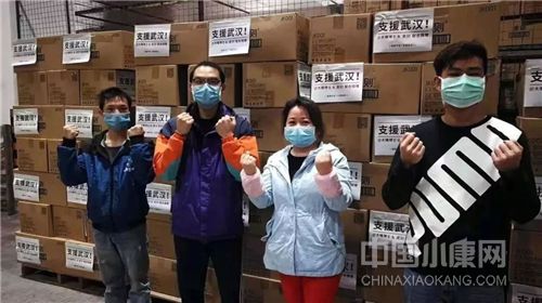 中华女子学院支援湖北联合志愿服务团队为战斗在湖北抗疫一线的女性医务人员募集到卫生用品等物资。