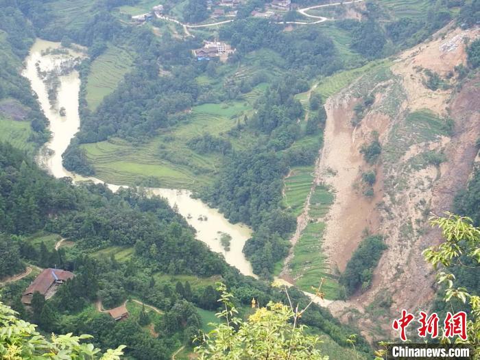 重庆市发布江河洪水Ⅲ级预警长江部分水域临时交通管制
