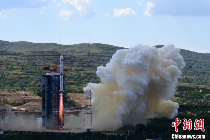 2020年9月7日，长征四号乙运载火箭在太原卫星发射中心成功发射。　马骥 摄