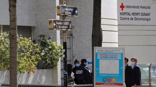 法国巴黎第16区内亨利杜楠医院前发生枪击案