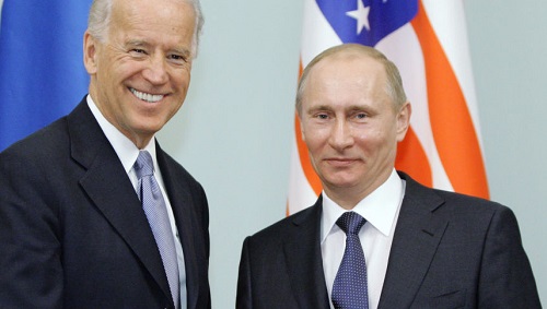 时任美国副总统拜登与俄罗斯总统普京