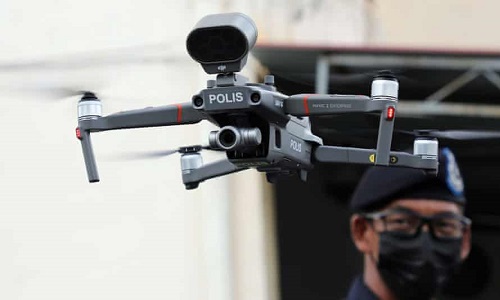 马来西亚警方正在使用无人机在公共场合监测人们的体温