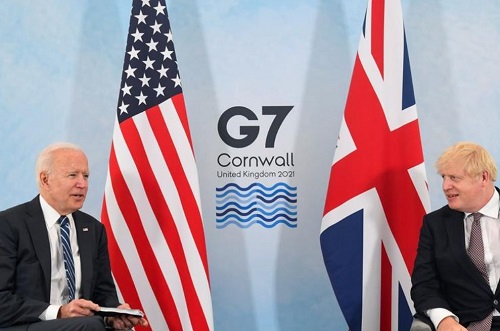 英国卡比斯湾，美国总统拜登与英国首相约翰逊会晤