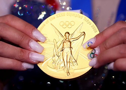 美国选手苏尼萨·李夺得金牌
