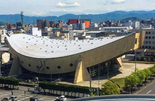 旧香川县立体育馆。这个形状被比作“Wasen”