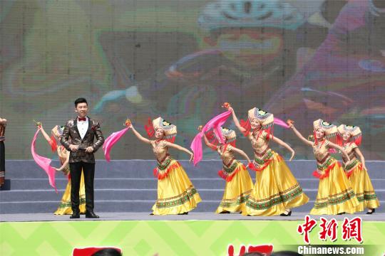广西举办文化旅游节迎四方游客欢庆“壮族三月三”