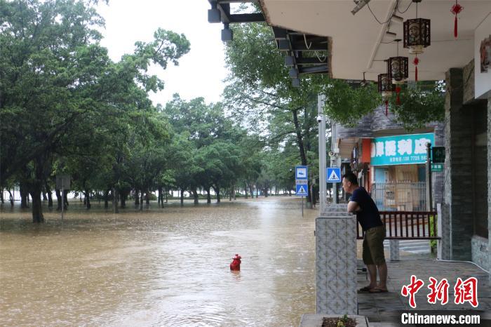 广西柳江柳州段再现超警戒洪水水位仍在上涨