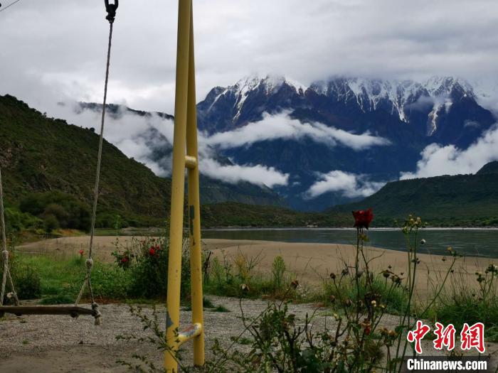 图为雅鲁藏布大峡谷旅游景区开展的游客体验项目。　张伟 摄