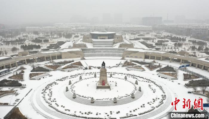 内蒙古遇入冬以来最大范围降雪致航班延误、取消出行遇阻