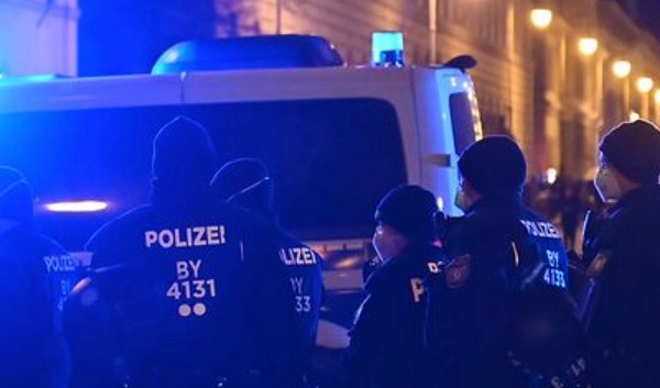 德国警察处置反新冠防控示威