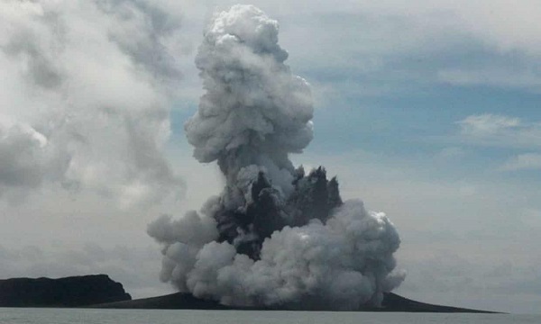 汤加海底火山喷发