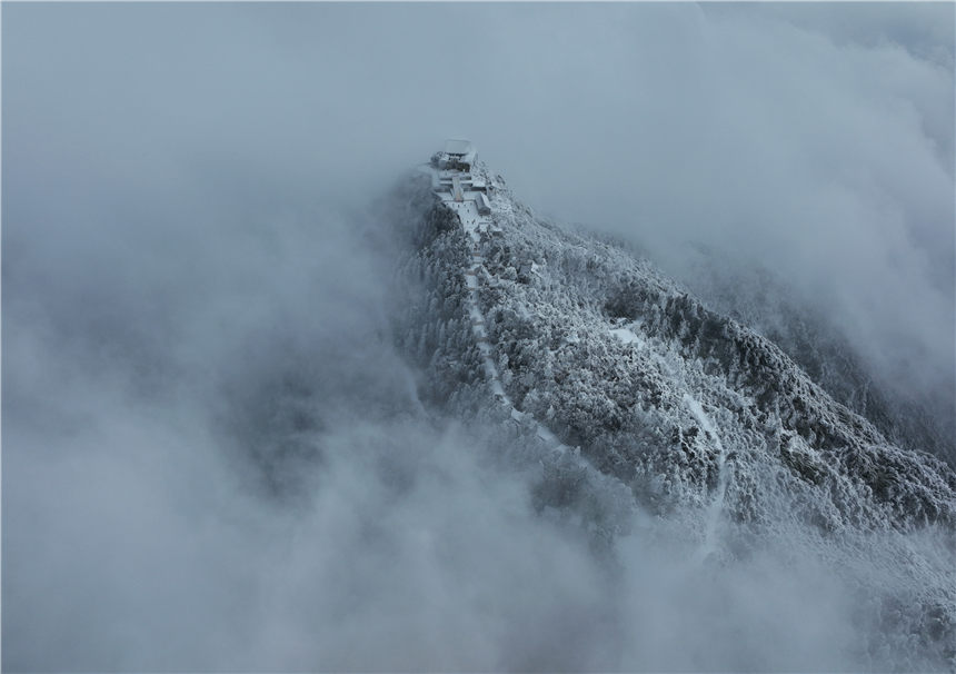 2月20日，在湖南省衡阳市南岳衡山景区拍摄的冰雪美景。曹正平摄