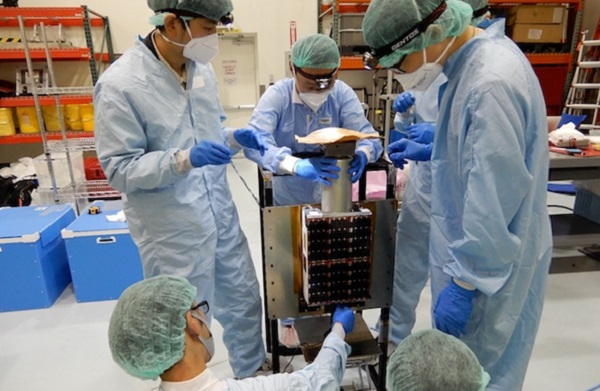 日本科学家研制探月设备
