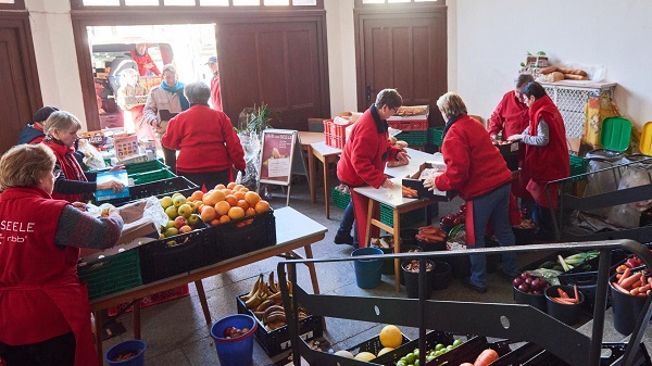 德广联：德国食物银行怎样来的 几位妇女想协助无家可归者有饭吃