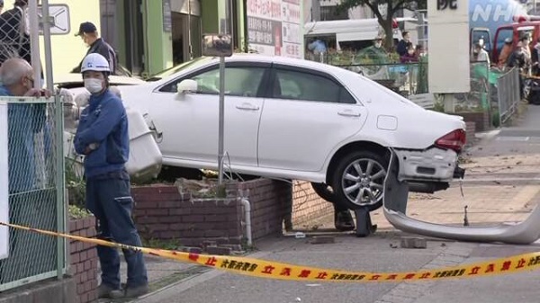 日本NHK：71岁老司机逆行撞死2名老妇 理由竟是打喷嚏导致晕菜
